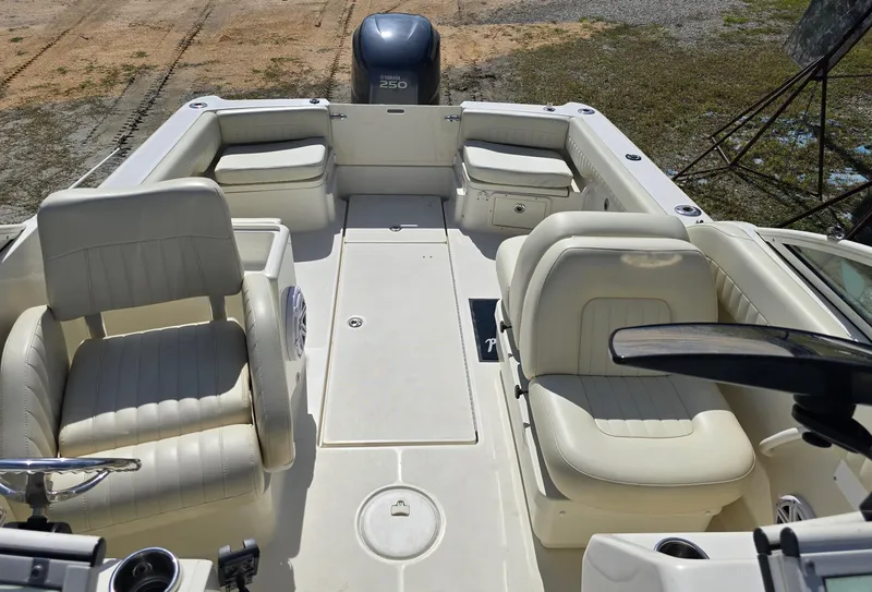 Slide: The Image of 2008 Hydra-Sports Vector 2200 DC boat interior with seating and Yamaha 250 engine. - 35