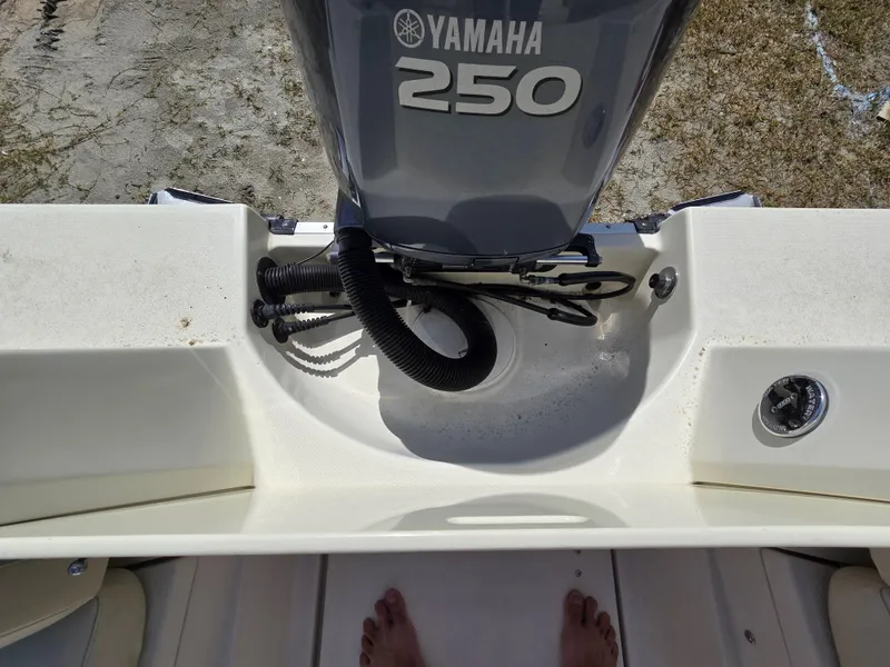 Slide: The Image of 2008 Hydra-Sports Vector 2200 DC boat with Yamaha 250 engine, viewed from above. - 38