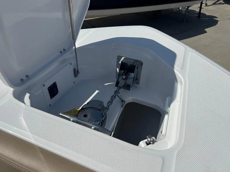 Slide: The Image of Everglades 315 Center Console 2024 - 51