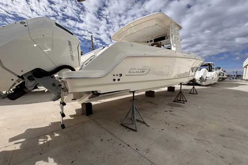 Slide: The Image of Boston Whaler 420 Outrage 2025 - 2
