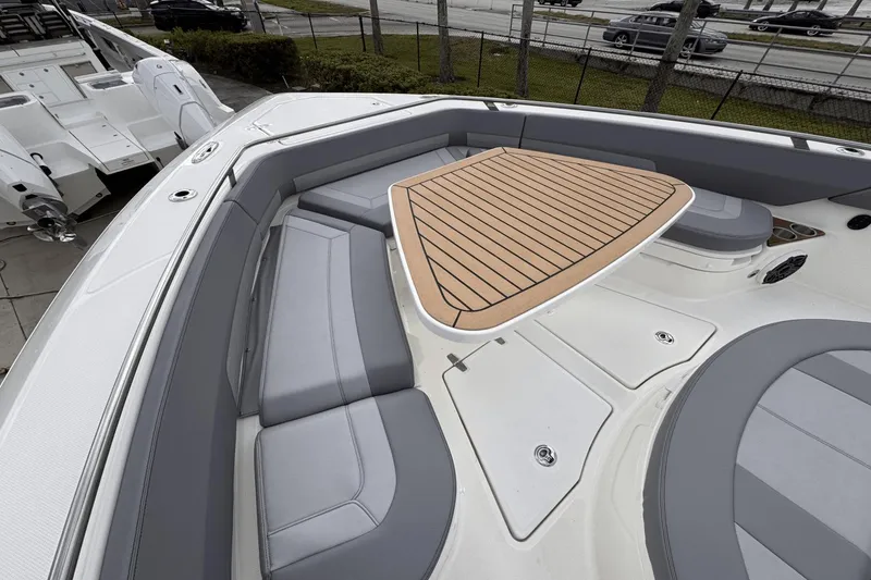 Slide: The Image of Boston Whaler 420 Outrage 2025 - 23