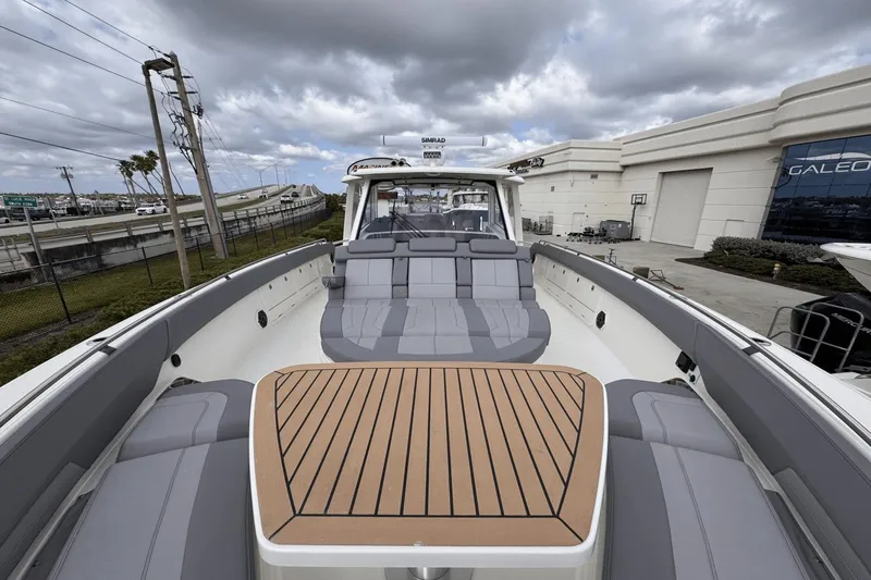 Slide: The Image of Boston Whaler 420 Outrage 2025 - 24