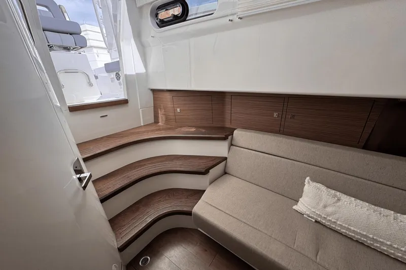 Slide: The Image of Boston Whaler 420 Outrage 2025 - 29