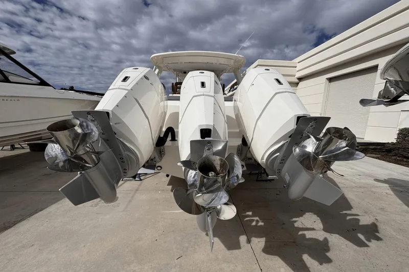 Slide: The Image of Boston Whaler 420 Outrage 2025 - 3