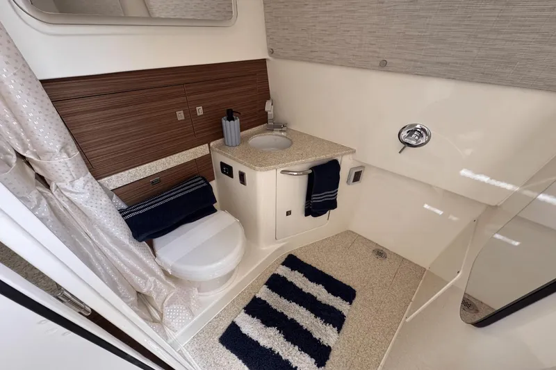 Slide: The Image of Boston Whaler 420 Outrage 2025 - 30