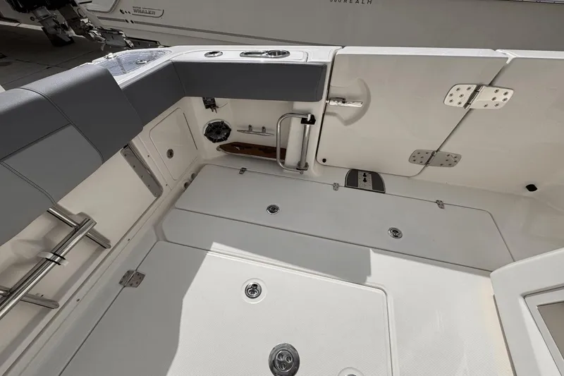 Slide: The Image of Boston Whaler 420 Outrage 2025 - 7