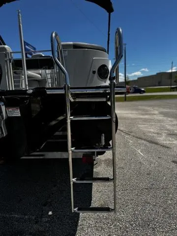 Slide: The Image of SunChaser Calais 25 LR DC 2024 - 3