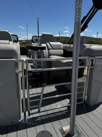 Slide: The Image of SunChaser Calais 25 LR DC 2024 - 6