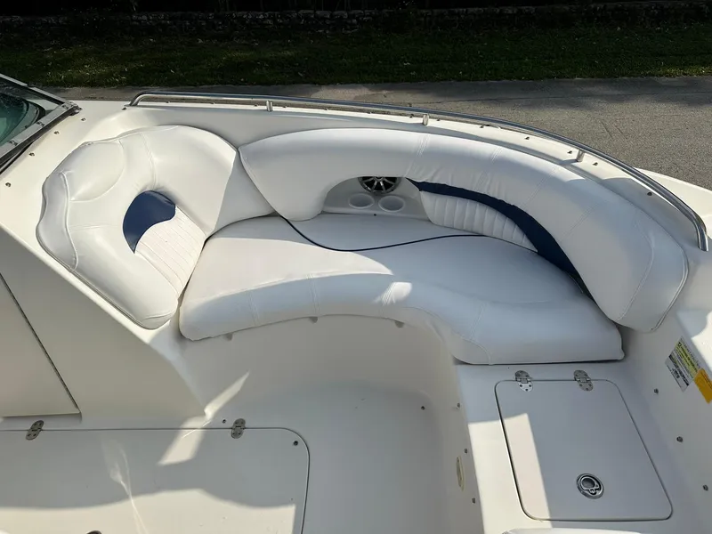 Slide: The Image of 2008 NauticStar 23DC boat with white cushioned seating. - 18
