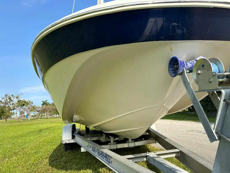 Slide: The Image of 2008 NauticStar 23DC boat on a trailer, close-up of the hull. - 8