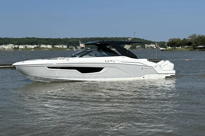 Slide: The Image of Cruisers 34 GLS Outboard 2024 - 0