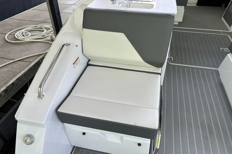 Slide: The Image of Cruisers 34 GLS Outboard 2024 - 10