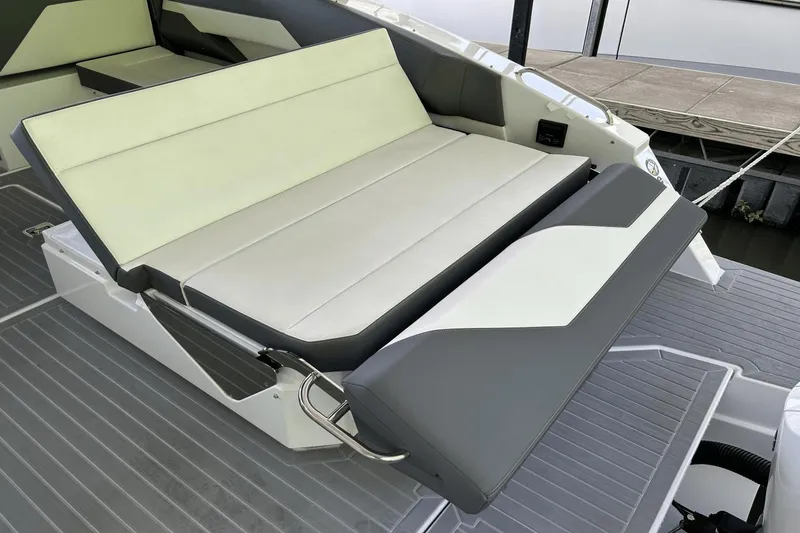 Slide: The Image of Cruisers 34 GLS Outboard 2024 - 11