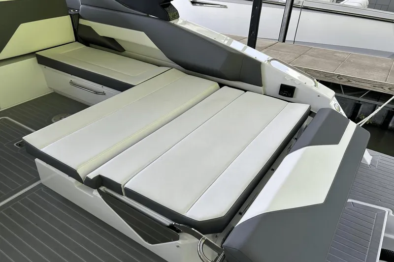 Slide: The Image of Cruisers 34 GLS Outboard 2024 - 12