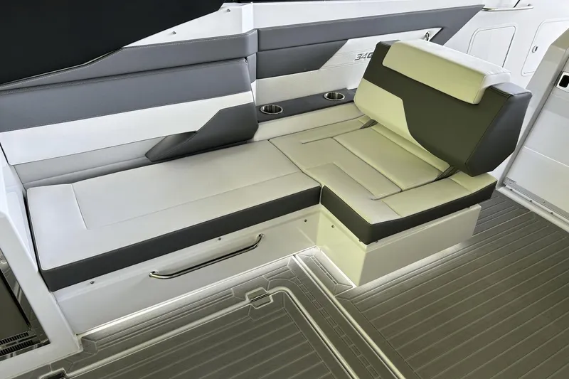 Slide: The Image of Cruisers 34 GLS Outboard 2024 - 14