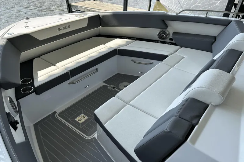 Slide: The Image of Cruisers 34 GLS Outboard 2024 - 15