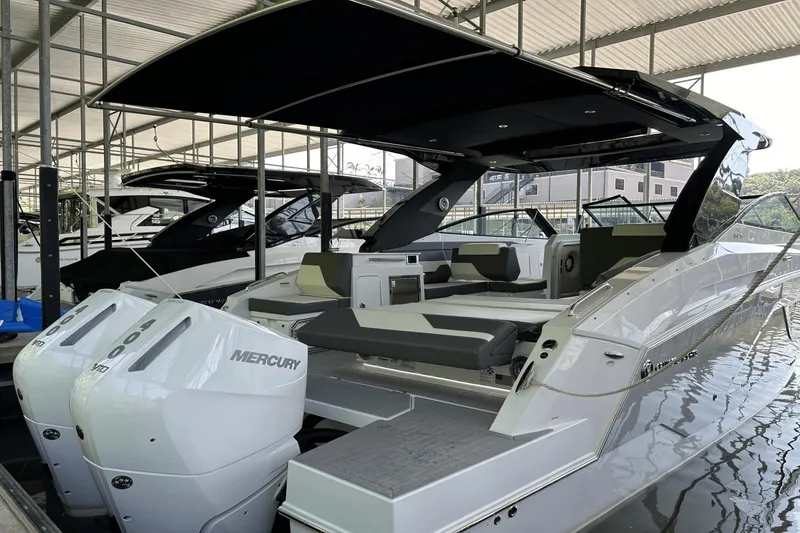Slide: The Image of Cruisers 34 GLS Outboard 2024 - 30