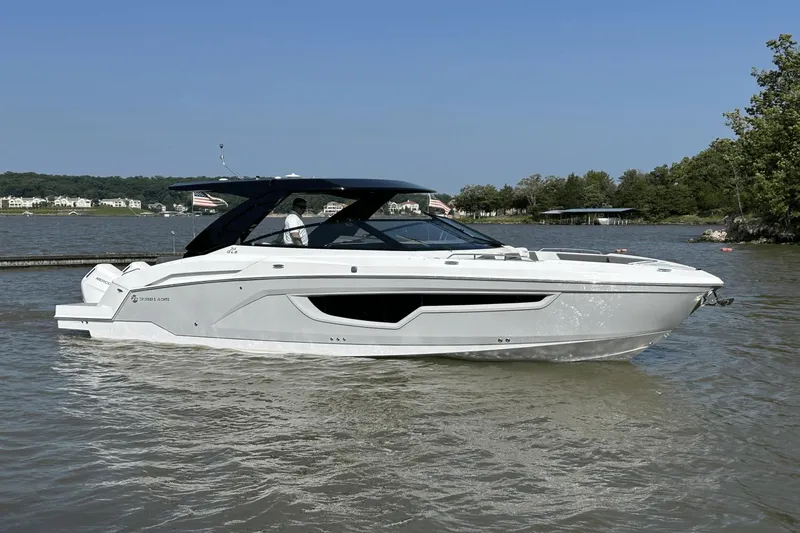 Slide: The Image of Cruisers 34 GLS Outboard 2024 - 8