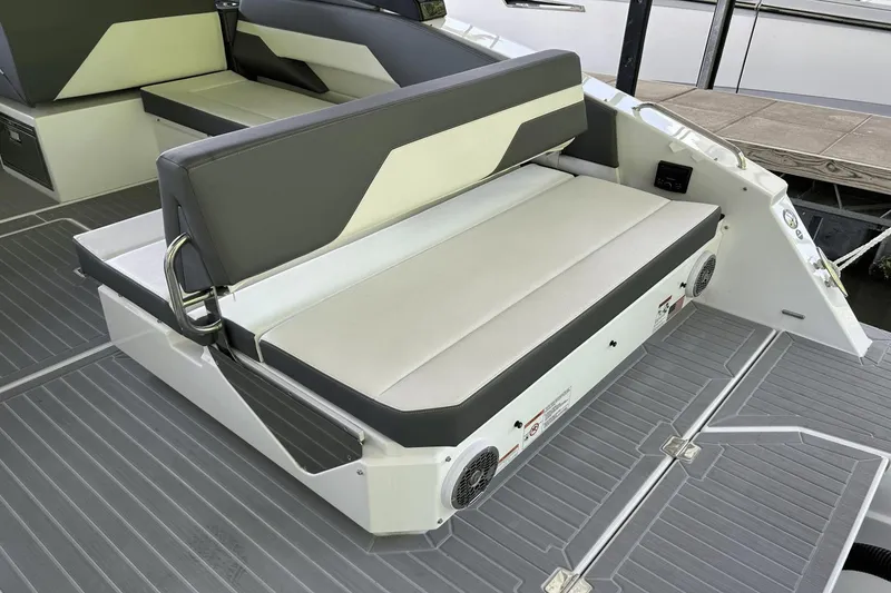 Slide: The Image of Cruisers 34 GLS Outboard 2024 - 9