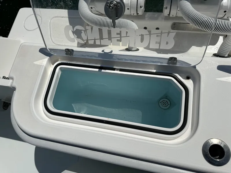 Slide: The Image of Livewell compartment on a 2022 Contender 39 ST boat. - 33