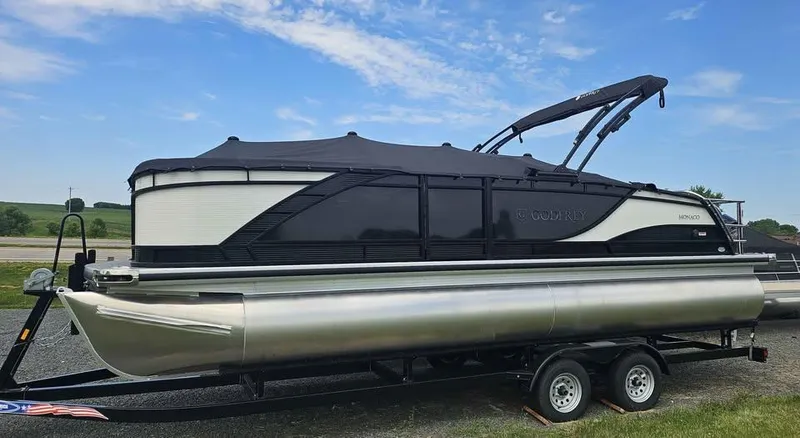 The Image of Godfrey Monaco 235 Single Flip Lounge 2024 - 1