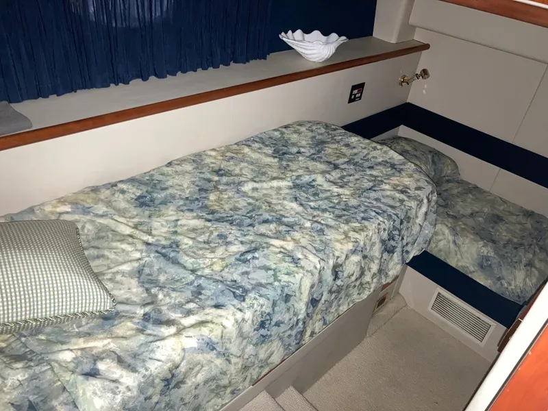 Slide: The Image of Cozy cabin interior of 1997 Sunseeker MANHATTAN yacht with twin beds and blue curtains. - 36