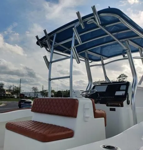 Slide: The Image of Other 28 VALENTINO 2022 - 10