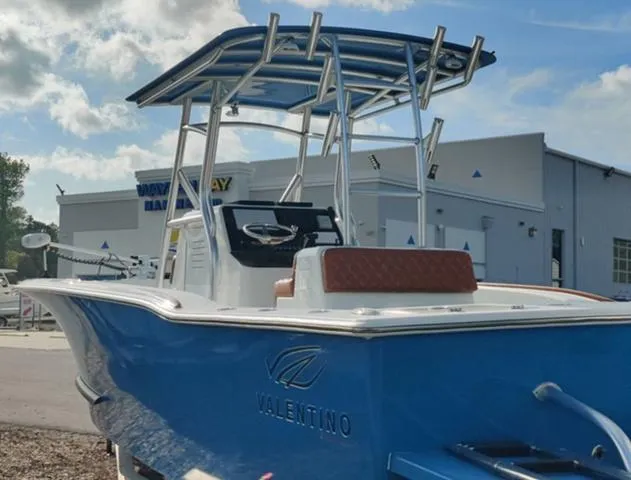 Slide: The Image of Other 28 VALENTINO 2022 - 5