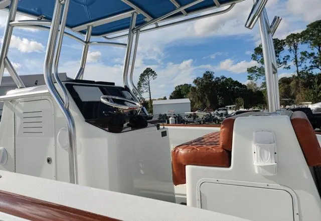 Slide: The Image of Other 28 VALENTINO 2022 - 6