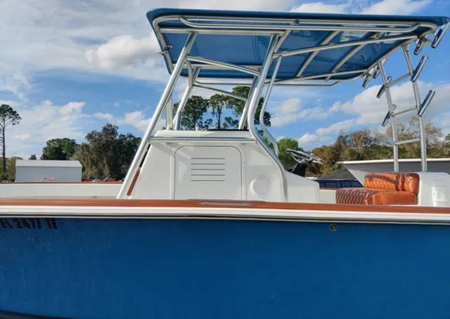 Slide: The Image of Other 28 VALENTINO 2022 - 8