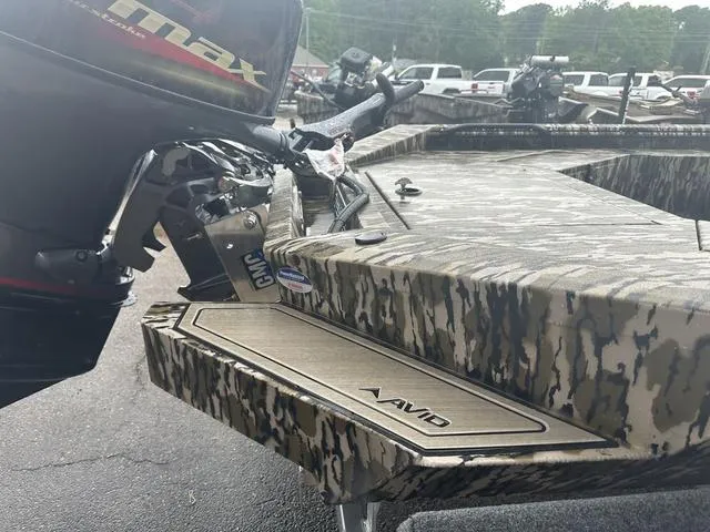 Slide: The Image of Avid 18 Commander 2025 - 10