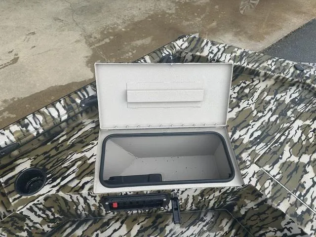 Slide: The Image of Avid 18 Commander 2025 - 16