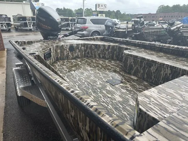 Slide: The Image of Avid 18 Commander 2026 - 6