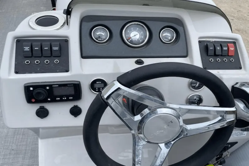 Slide: The Image of Crest CLASSIC 220LX 2021 - 2