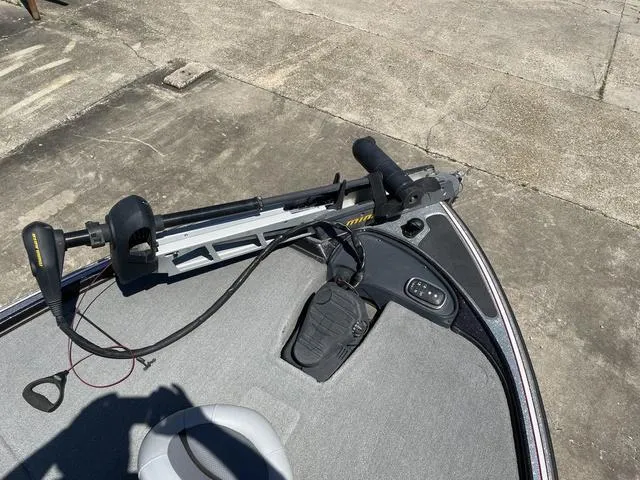 Slide: The Image of 2010 Nitro Z9 boat with trolling motor and foot pedal on deck. - 5