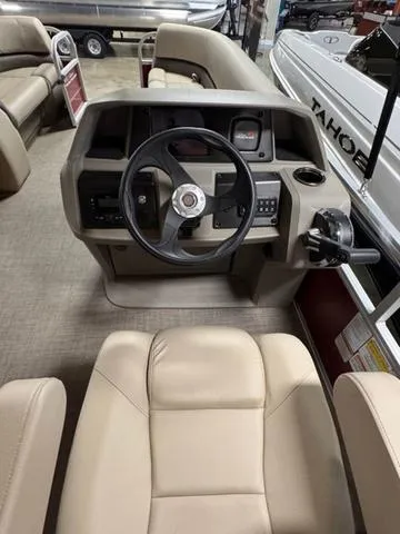 Slide: The Image of Sun Tracker Party Barge 18 DLX 2024 - 4