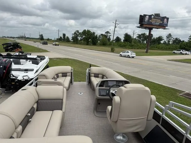 Slide: The Image of Sun Tracker SportFish™ 22 DLX 2024 - 7