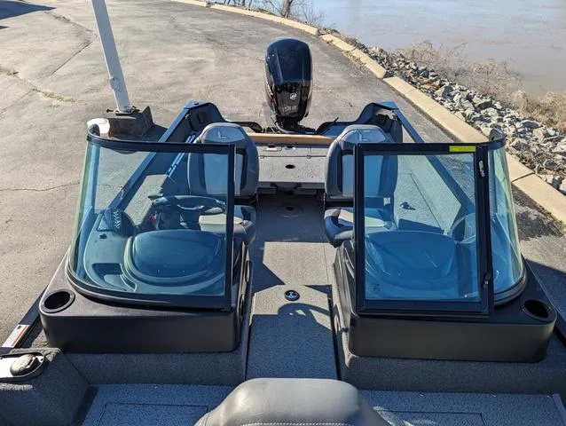 Slide: The Image of Lowe Fishing Machine 1775WT 2024 - 13