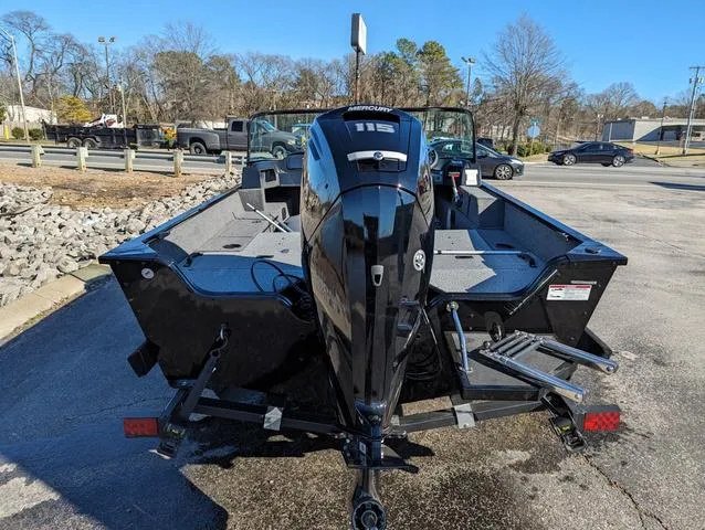 Slide: The Image of Lowe Fishing Machine 1775WT 2024 - 4