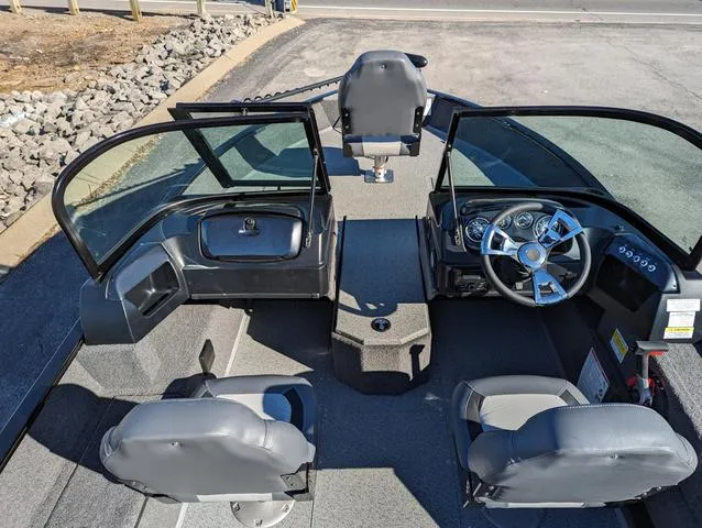 Slide: The Image of Lowe Fishing Machine 1775WT 2024 - 5