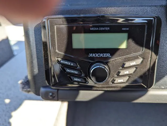 Slide: The Image of Lowe Fishing Machine 1775WT 2024 - 7