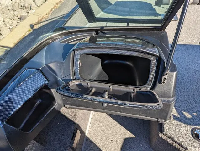 Slide: The Image of Lowe Fishing Machine 1775WT 2024 - 8