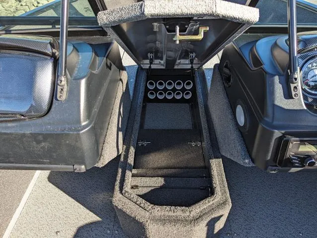 Slide: The Image of Lowe Fishing Machine 1775WT 2024 - 9