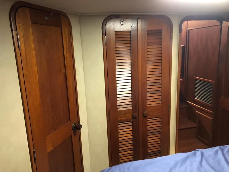 Slide: The Image of 1986 Chris-Craft Catalina interior with wooden doors and closet in cabin. - 38