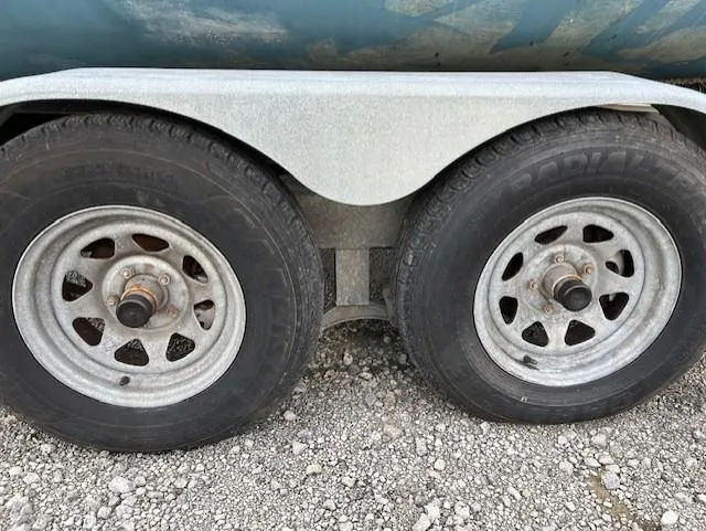 Slide: The Image of Trailer wheels of a 2010 Seaward 26RK on gravel surface. - 35