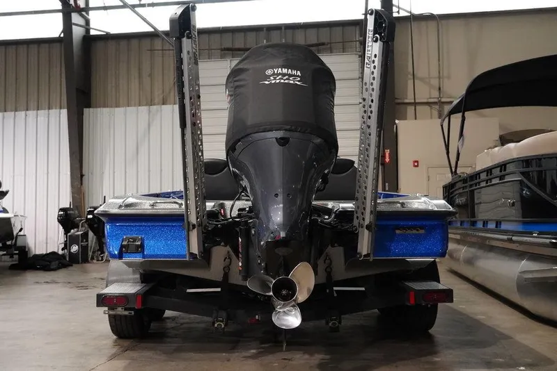 Slide: The Image of 2020 Caymas CX 20 PRO boat with Yamaha engine in a warehouse. - 7