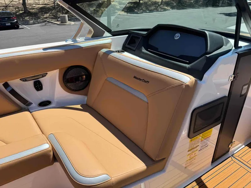 Slide: The Image of MasterCraft XStar S 2024 - 13