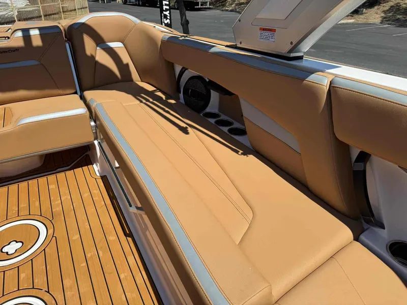Slide: The Image of MasterCraft XStar S 2024 - 14