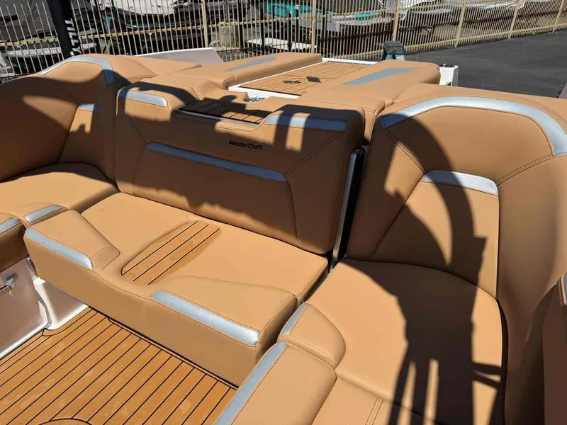 Slide: The Image of MasterCraft XStar S 2024 - 15
