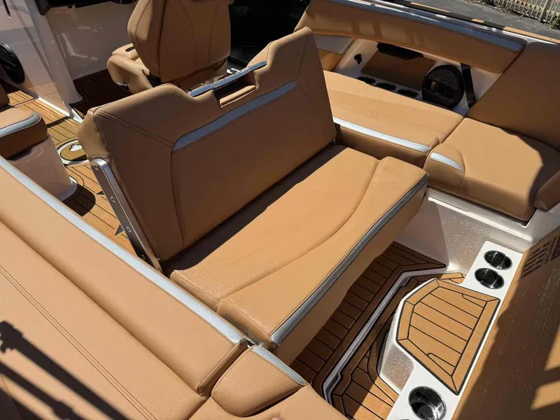 Slide: The Image of MasterCraft XStar S 2024 - 17